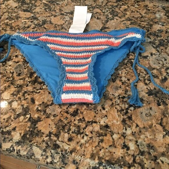 Knitted bikini bottoms (D9) - Picture 1 of 3